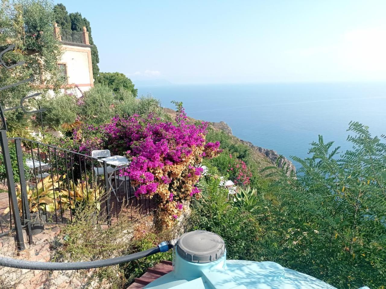 Vila Mansarda Con Terrazzo Vista Mare Oliveri Exteriér fotografie