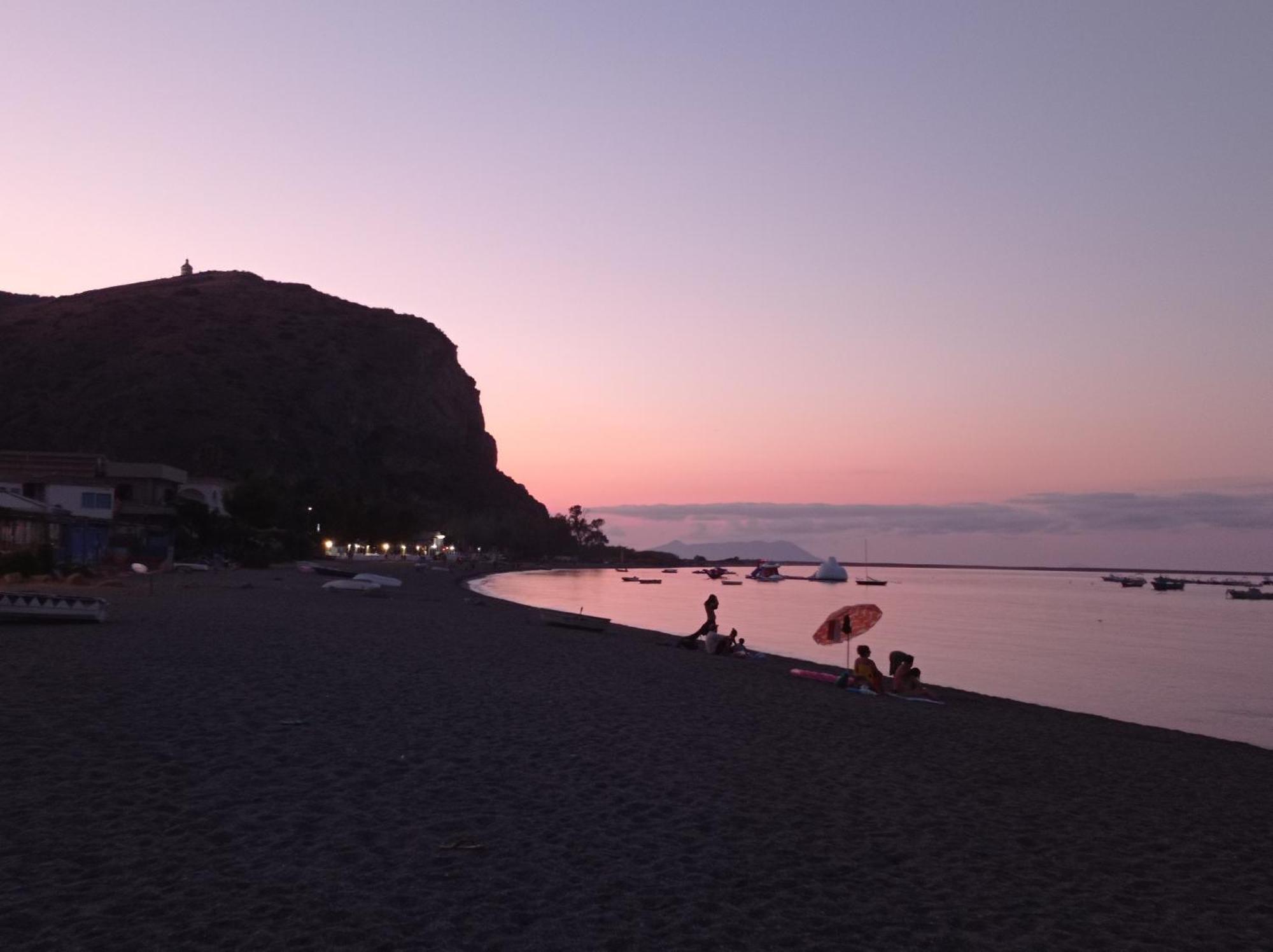 Vila Mansarda Con Terrazzo Vista Mare Oliveri Exteriér fotografie