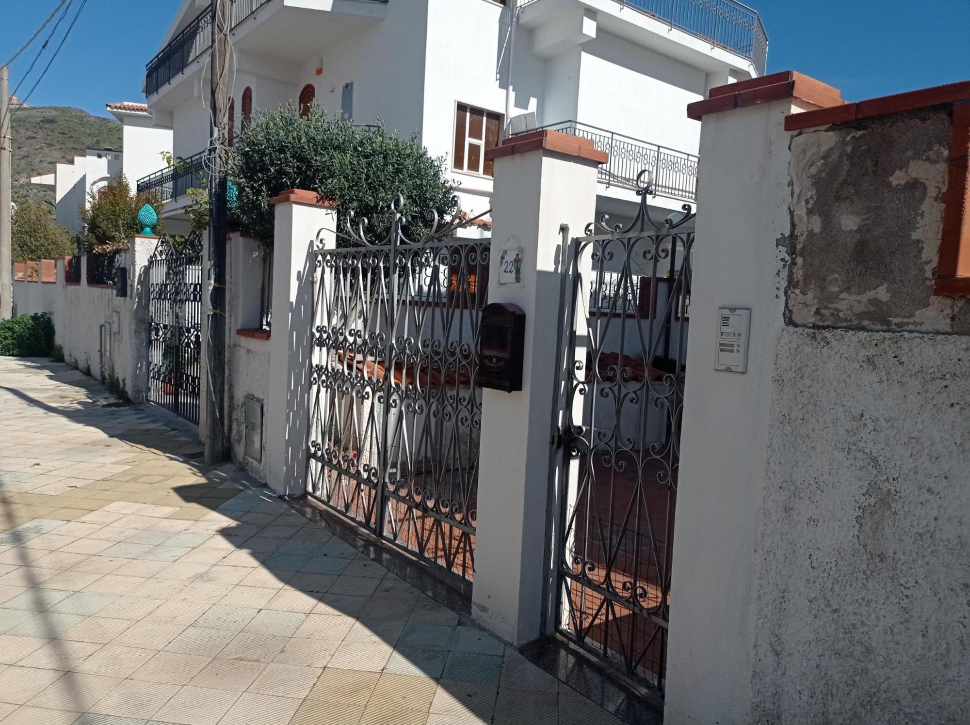 Vila Mansarda Con Terrazzo Vista Mare Oliveri Exteriér fotografie