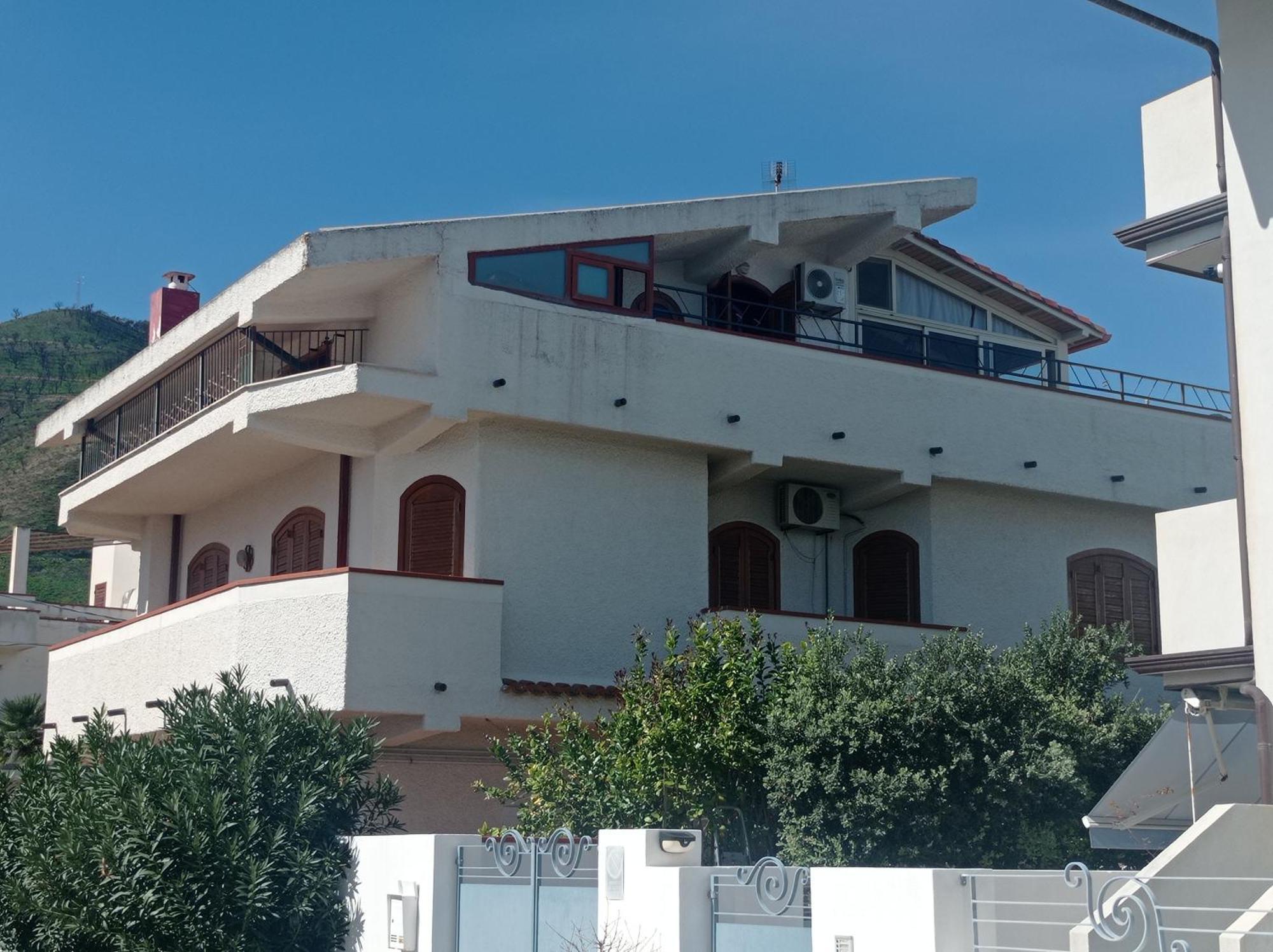 Vila Mansarda Con Terrazzo Vista Mare Oliveri Exteriér fotografie