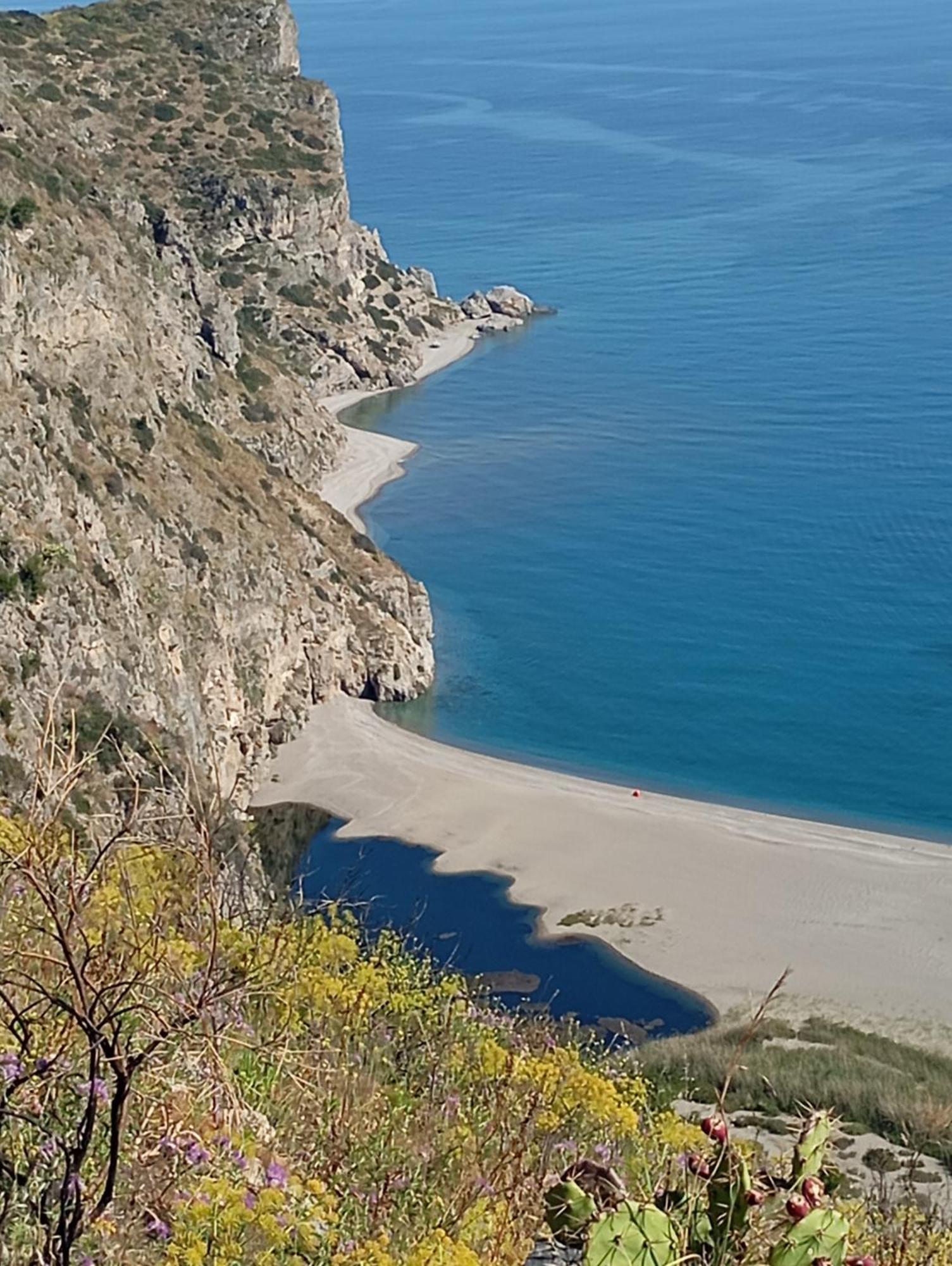 Vila Mansarda Con Terrazzo Vista Mare Oliveri Exteriér fotografie